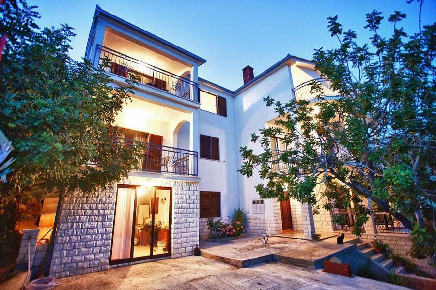 The Ana Apartments Komiža Exteriör bild